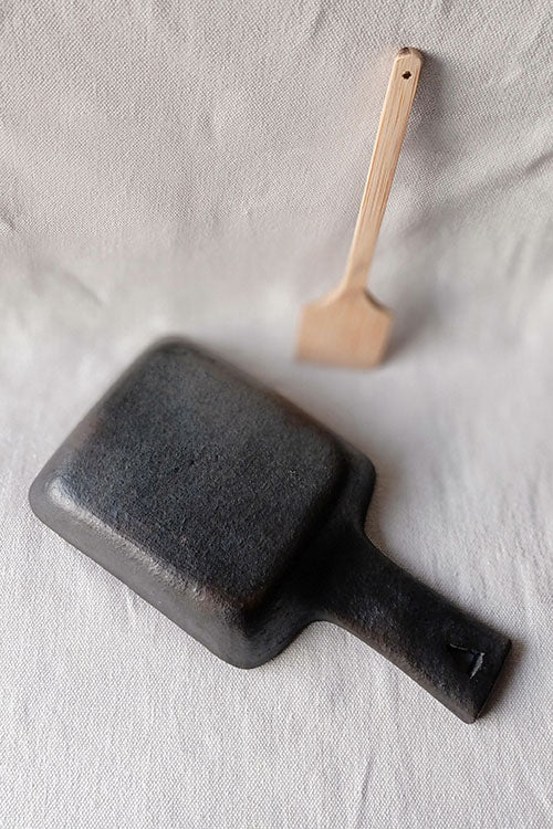 Terracotta by Sachii Longpi Black Pottery Skillet Square