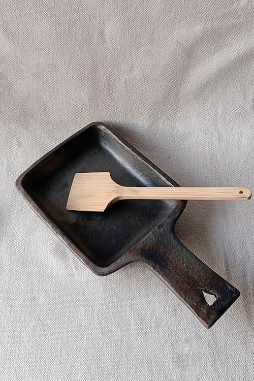 Terracotta by Sachii Longpi Black Pottery Skillet Square