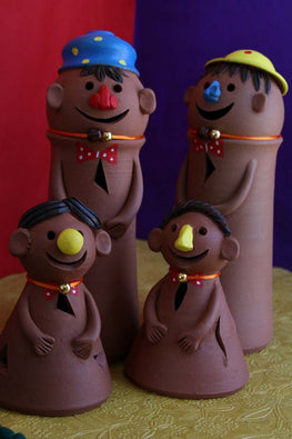 KALAPURI® Handmade Terracotta Small Family (Husband, Wife, Daughter and Son) Doll Show Piece Set Idols and Figurines/Home décor/ Showpieces