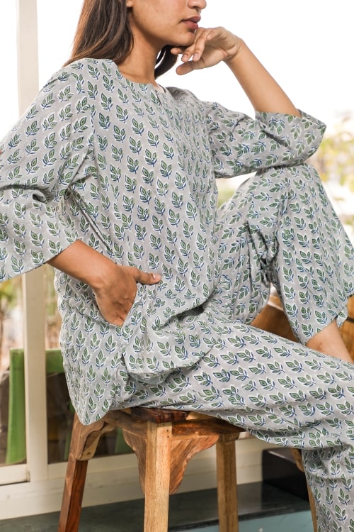 Sootisyahi 'Crystal Curiousity' Printed Cotton Nightsuit