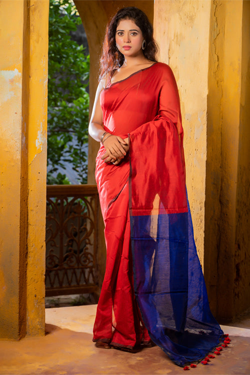 Striking Appeal. Bengal Cotton Woven Saree - Signal Red & Blue