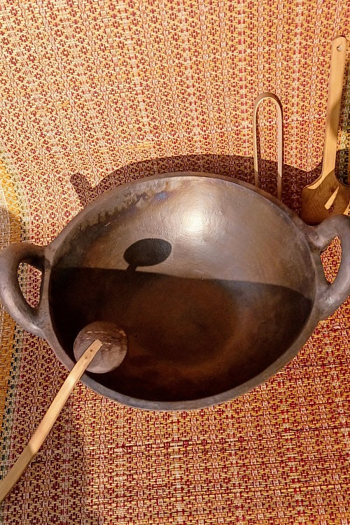 Terracotta by Sachii "Longpi Black Pottery Wok Large"