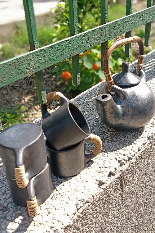 Terracotta by Sachii "Longpi Black Pottery Flame-Safe Kettle+Mugs Set"