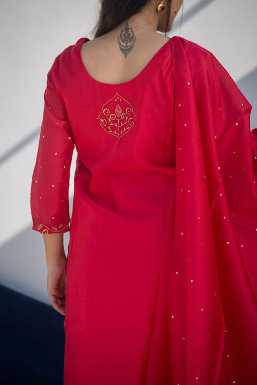Urmul'Aroos' Festive' Chanderi Kurti.(3Pc Kurta,Pant And Dupatta Set)