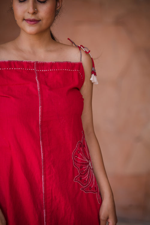 Urmul'Noori' Laal Ishq Cotton string dress.