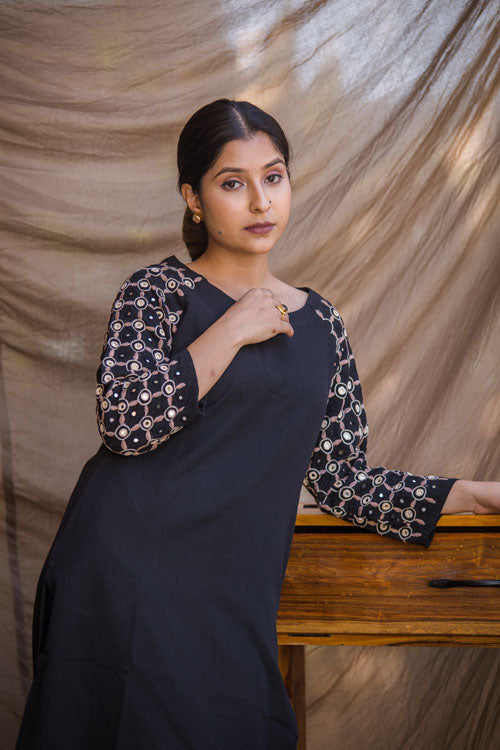 Urmul Sukoon Black Handloom Embroidered Kurta For Women Online